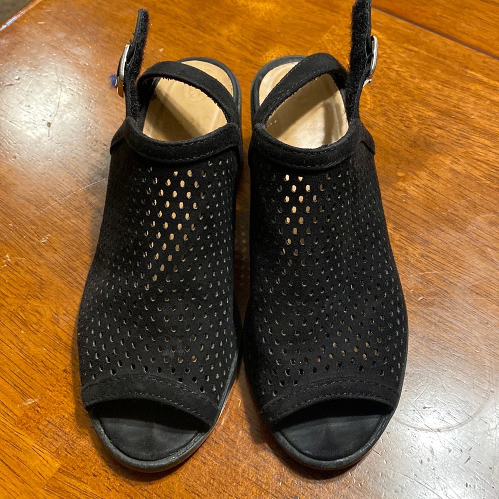 Black dress shoes